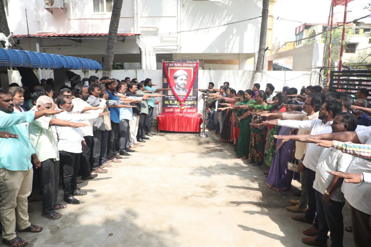 Seeman4TN's tweet photo. நாட்டின் விடுதலைக்காகச் செக்கிழுத்த செம்மல், கப்பலோட்டிய தமிழறிஞர், நமது பாட்டன் வ.உ.சிதம்பரனார் அவர்களின் 87ஆம் ஆண்டு நினைவு நாளையொட்டி, நாம் தமிழர் கட்சி சார்பாக இன்று 18-11-2023, காலை 10 மணியளவில், கட்சித் தலைமை அலுவலகத்தில் பாட்டனாரின் திருவுருவச்சிலைக்கு மலர்வணக்கம் செலுத்தியபோது,

https://t.co/hGiF0er72i