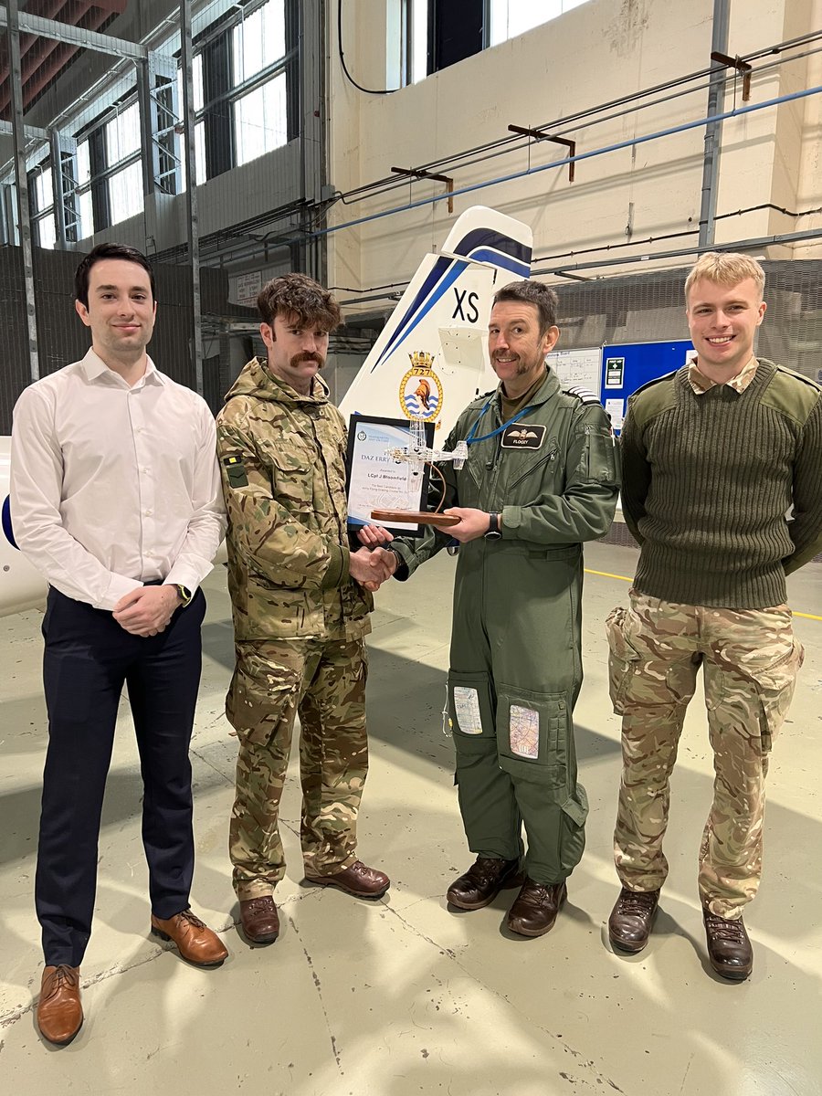 Congratulations to Lance Corporal Bloomfield of the @RAnglians for not only passing Army Flying Grading but being awarded the Daz Erry Trophy for best student. Next stop - the Pilot Selection Board. #FlyFightLead #FlyArmy #Poacher 🚁