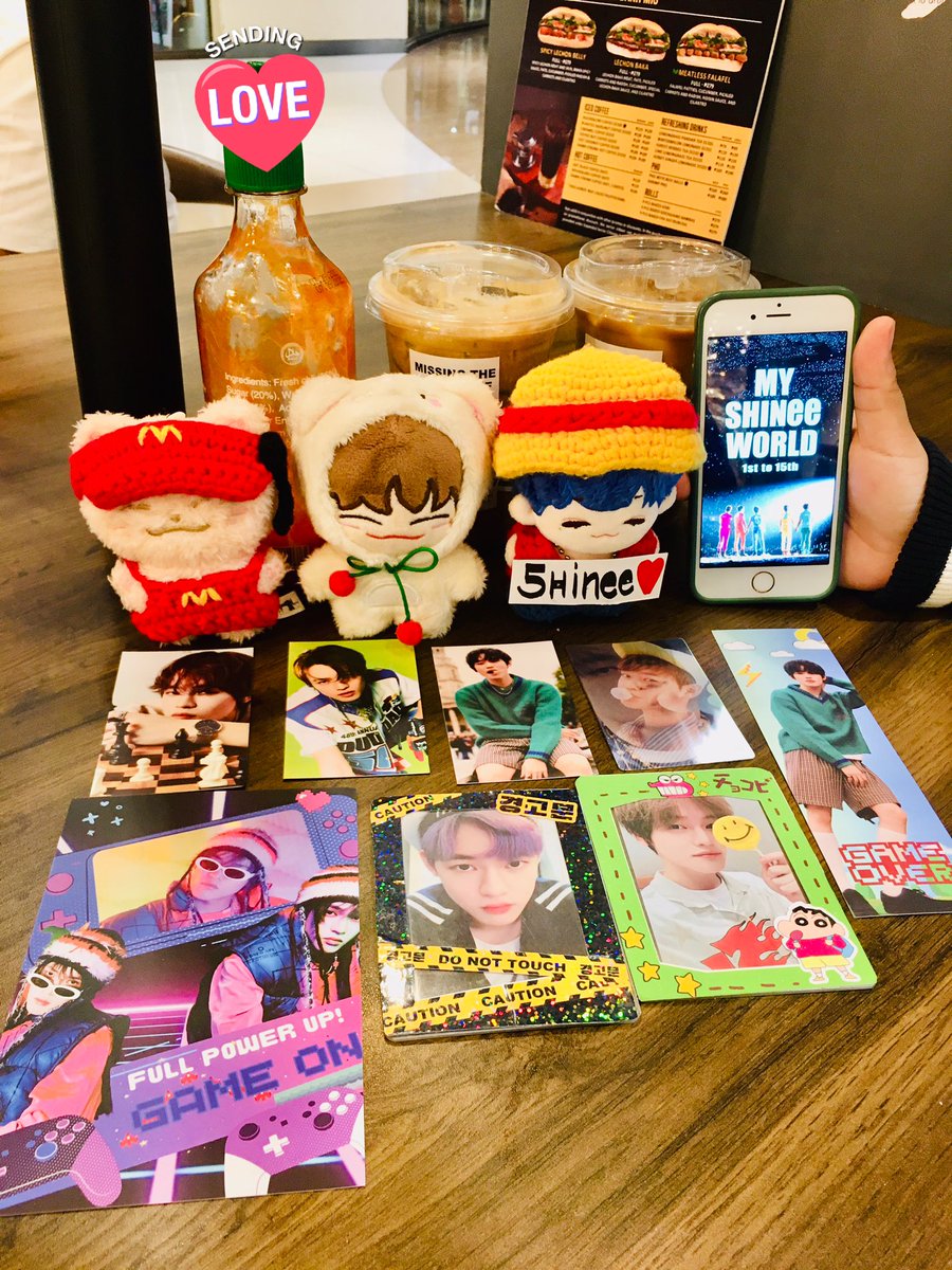 Shienashinxoxo's tweet photo. ATM with cyst , Lengleng🐱, Fendi🐬, Ferragamo🐶 @ Chenle CSE and Shinee movie date 🤭♥️ 
#momotoule #kkomle #bingolee #chenlecse #shineeworld #shinee https://t.co/epH1sHB2o6
