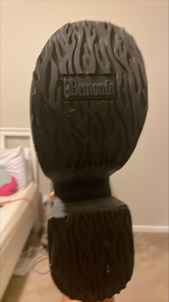Brownsugar80780's tweet photo. I just wanna crush my own little atm cuck with my gigantic platforms…. I know you want to feel the texture of these soles on your disgusting tongue✨🥱 
Findom footfetish finsub whalesub goons humanatm https://t.co/uxeAIowWYW