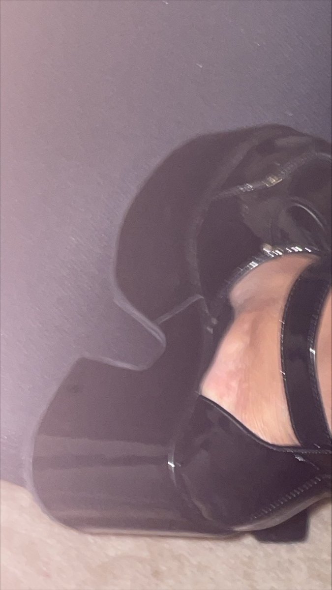 Brownsugar80780's tweet photo. I just wanna crush my own little atm cuck with my gigantic platforms…. I know you want to feel the texture of these soles on your disgusting tongue✨🥱 
Findom footfetish finsub whalesub goons humanatm https://t.co/uxeAIowWYW