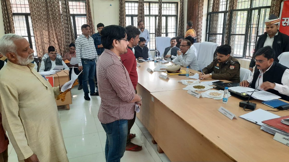Dm_Aligarh's tweet photo. तहसील इगलास में आयोजित सम्पूर्ण समाधान दिवस में जन शिकायतों समस्याओं को सुन गुणवत्तापूर्ण निस्तारण के निर्देश दिए।
@CMOfficeUP @homeupgov @UPGovt @rahat_up @InfoDeptUP @diooffice371 https://t.co/EYref99PKh