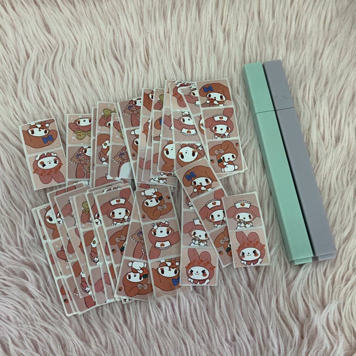 softeawons's tweet photo. ๐ ๐๊ณ โ happy mail #softeamails !
โ @hoonierei _ | #rei_thngs ๐พ
ใ
ค: hiiii ate! received ko ung melody stickers aaaa thank u so much sa madaming freebies nabusog ako sa free biscuit HAHSHAHAHAH hindi ko na malagay ung iba kasi di kasya sa pic basta madami yan guys tysm๐ซถ๐ป๐ค https://t.co/HFTH0IGQHq
