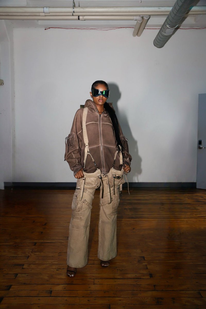 chanel3000_'s tweet photo. Held my first art show this past Saturday to showcase my styling and introducing my clothing brand 11/11 make a wish 🥂💫 #philly #stembae #streetwear https://t.co/dJIUki8Ixc