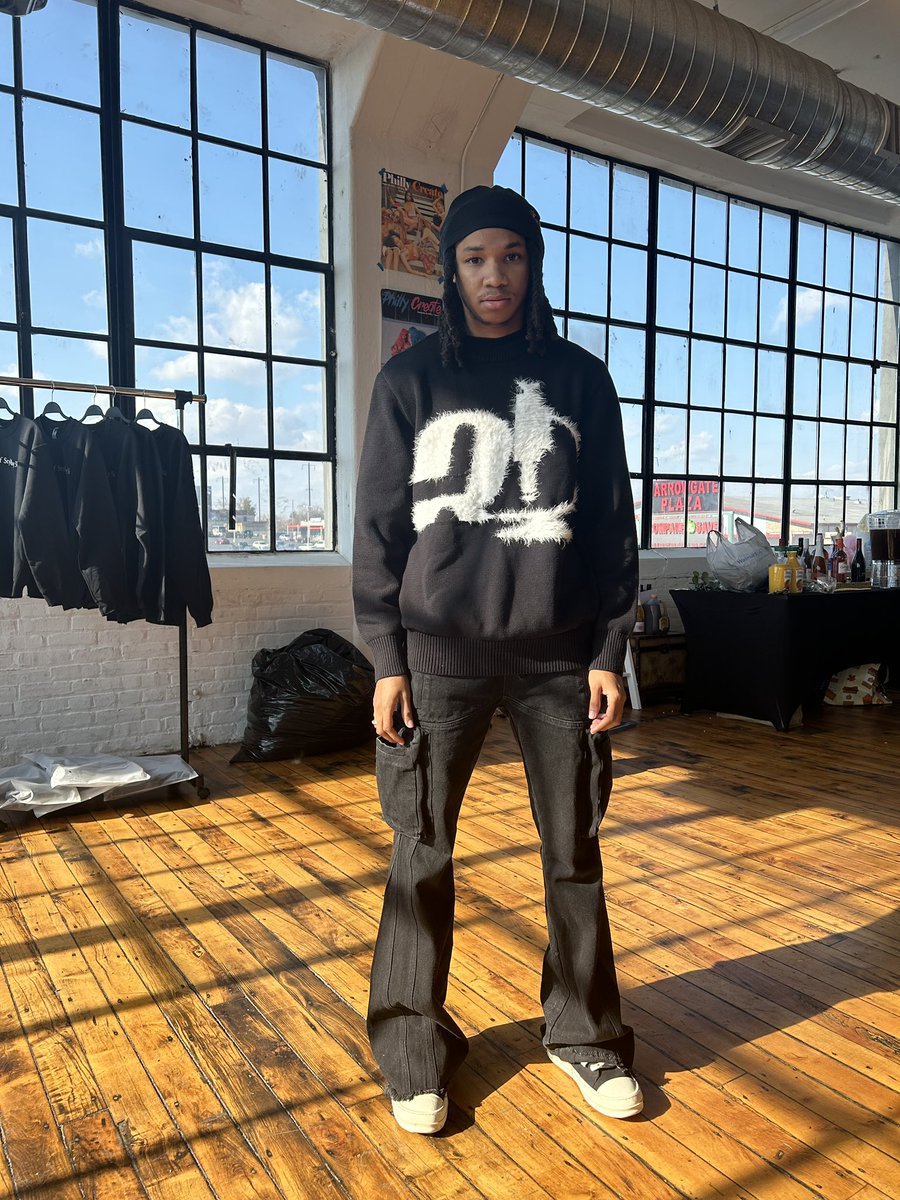 chanel3000_'s tweet photo. Held my first art show this past Saturday to showcase my styling and introducing my clothing brand 11/11 make a wish 🥂💫 #philly #stembae #streetwear https://t.co/dJIUki8Ixc