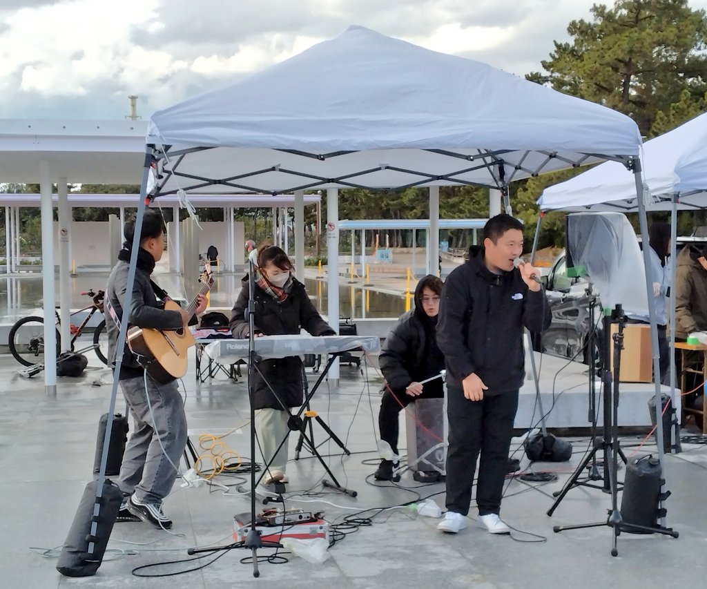 usj_cookie's tweet photo. Amusing4♪
in JAPANESE NOODLE FESTA
お疲れ様でした👏👏👏👏
雨と風でめっちゃ寒かったけど、
Amusing4聴けて元気でたし楽しかった⸜( *´꒳`*)⸝
みなさん体調崩さないように💦💦
ありがとうございました!!
#Amusing4 #浜寺公園 https://t.co/jMqWxIsbSb
