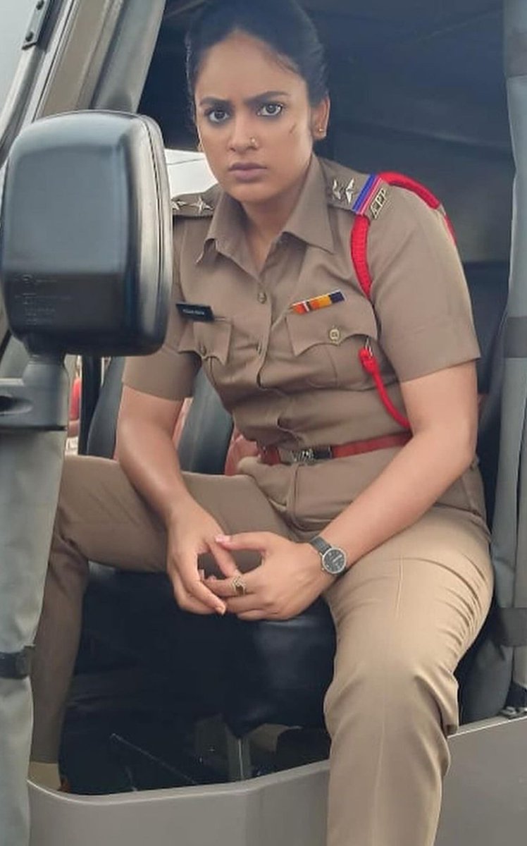 Kollysodaa's tweet photo. Throw Back Pics from #Hidimbha Shooting Spot 🎥
Actress #NanditaSwetha Plays Career Best Role as Tough #LadyCop "Aadhya" in this Movie 👏👏
#Nandita #Tollywood #NandithaSwetha #Hidimba #Tamilactress https://t.co/4YodTbu3Dy