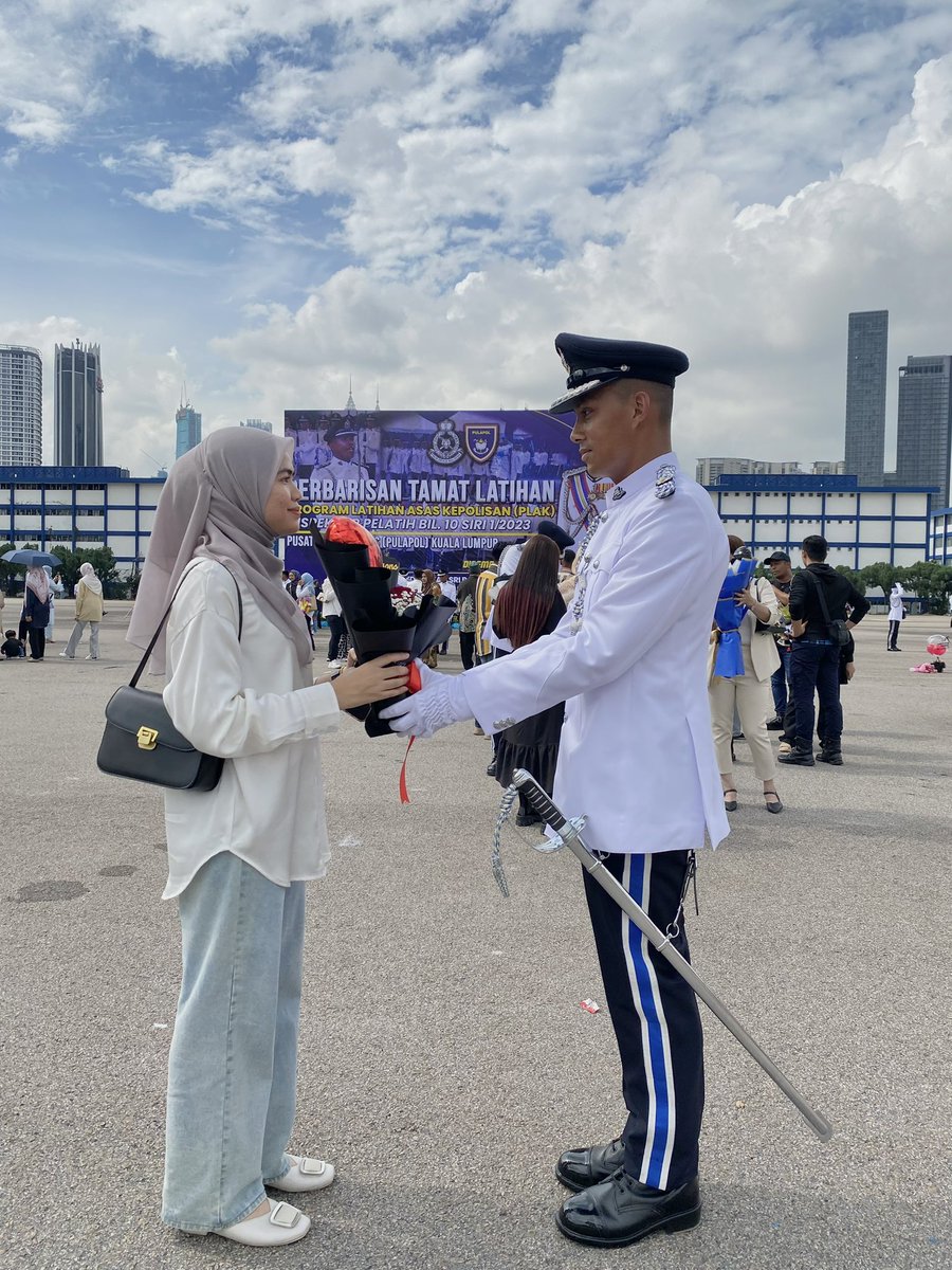 iamstkhtjh_'s tweet photo. Alhamdulillah. You did it after 272 days! All the best in your future endeavours ❤️ #passingoutparade #inspektorpelatih #pulapolkualalumpur #keepithere https://t.co/VvwniqdF7O