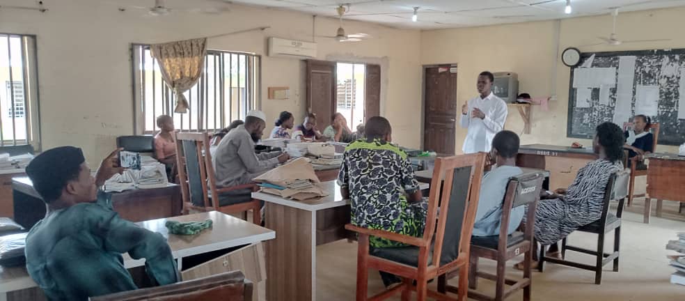 OlugbengaTemid2's tweet image. I had the privilege to speak with the Teachers at a Medical Outreach to Demonstration Secondary School, Ondo. 

The focus was on prevention of Hypertension and Diabetes Mellitus and the need for lifestyle modification.