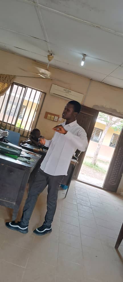 OlugbengaTemid2's tweet image. I had the privilege to speak with the Teachers at a Medical Outreach to Demonstration Secondary School, Ondo. 

The focus was on prevention of Hypertension and Diabetes Mellitus and the need for lifestyle modification.