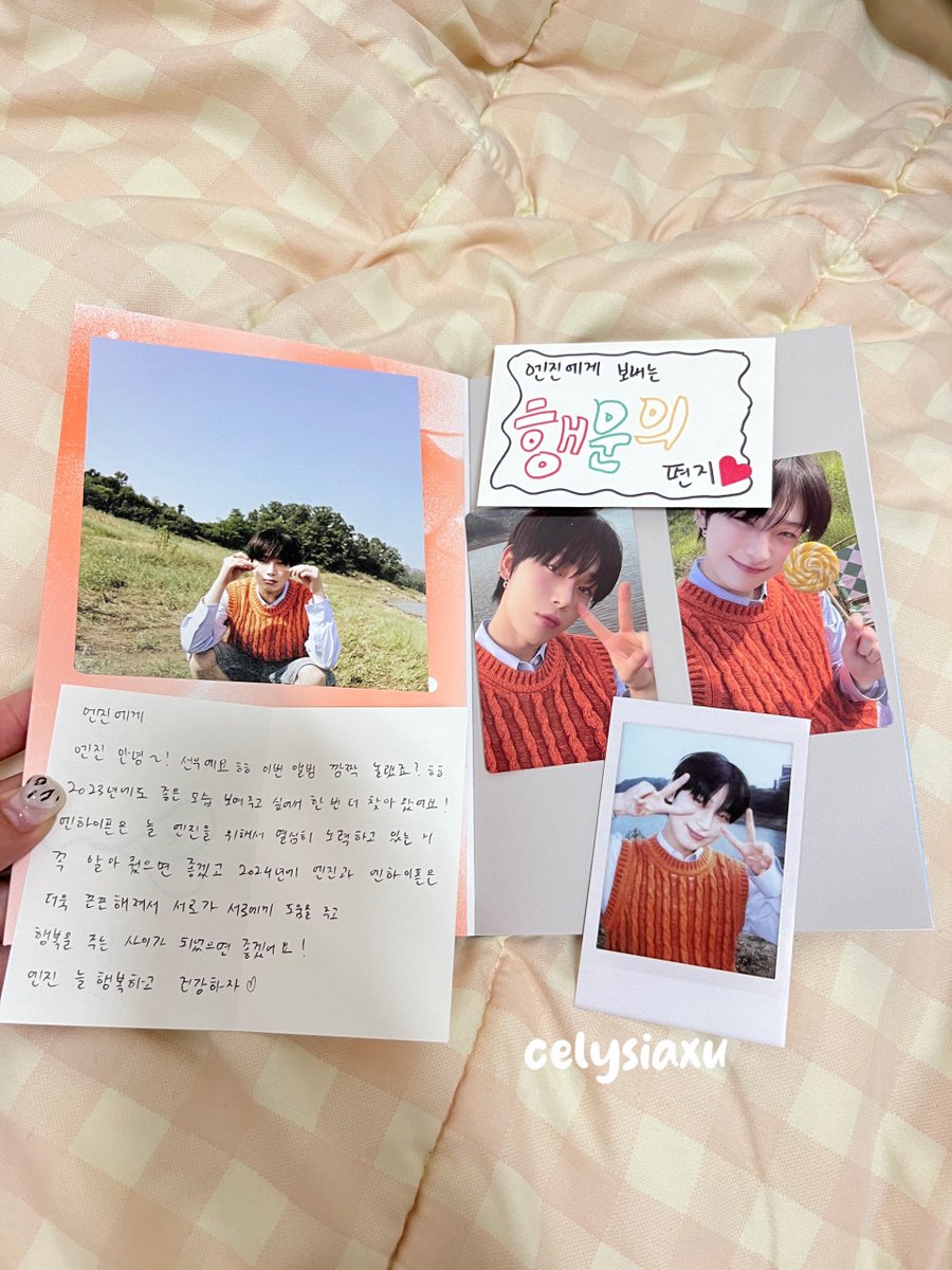 celysiaxu's tweet photo. Preview Engene Version Orange Blood all member🧡

Handwritten letter 
Photocard
Postcard
Sticker pola 

#enhypen #sunghoom #jay #heeseung #jake #jungwon #sunoo #jay https://t.co/xv8oXlstvx