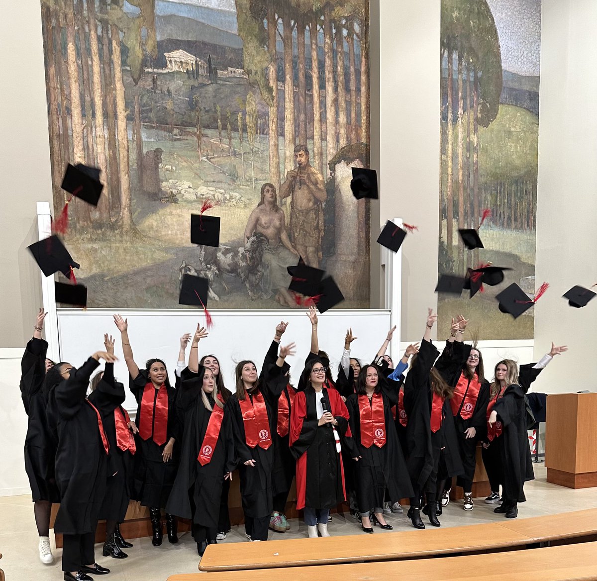 🎉🎉Nos lauréats des métiers du notariat récompensés lors d’une même cérémonie organisée conjointement par la @Fac_droit_tlse et l’INFN de Toulouse !
Nous sommes fiers de nos étudiants!
Merci à <a href="/Lexis_Etudiants/">LexisNexisÉtudiant</a> et <a href="/Coutot_Roehrig/">COUTOT-ROEHRIG SAS</a> 🎁🤩
<a href="/M_Pmrd/">Matthieu Poumarède</a> <a href="/hugueskenfack/">hugues kenfack</a>