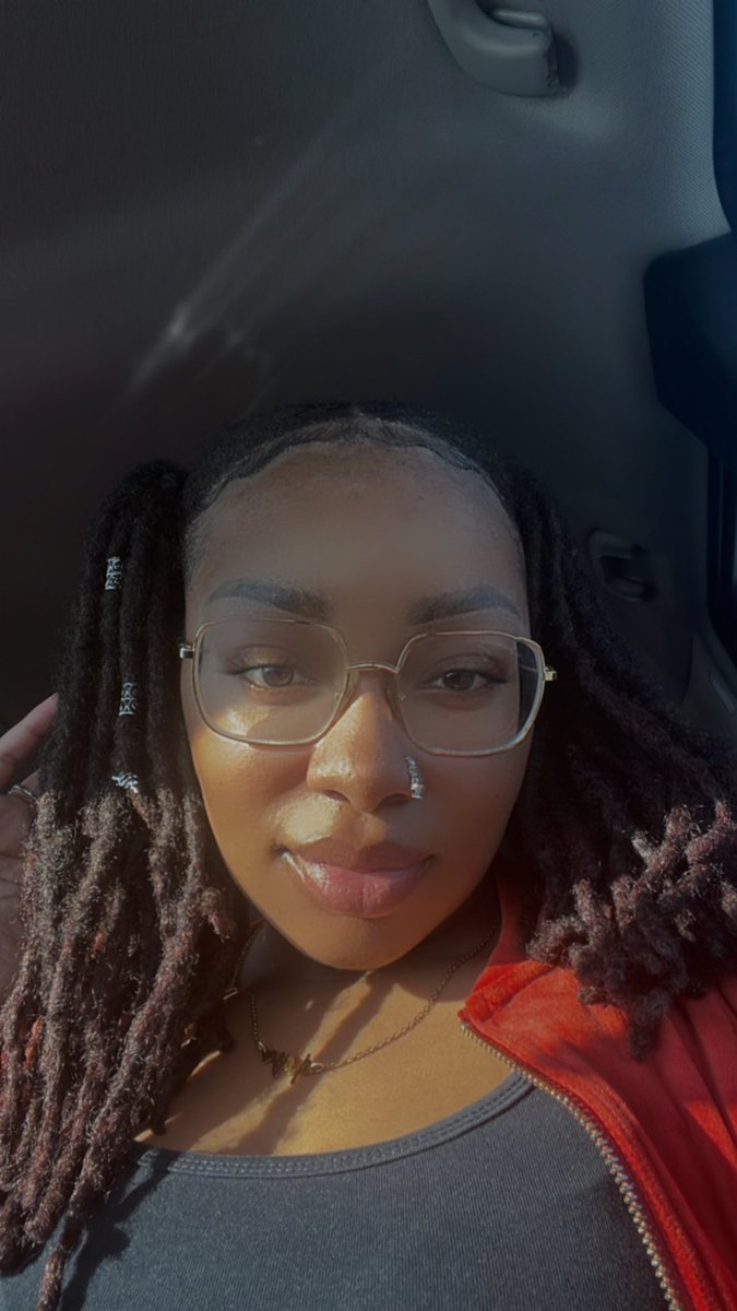 sym_funny's tweet photo. I’m so in love with my faceee 🤤💋 https://t.co/loJBqPM51u