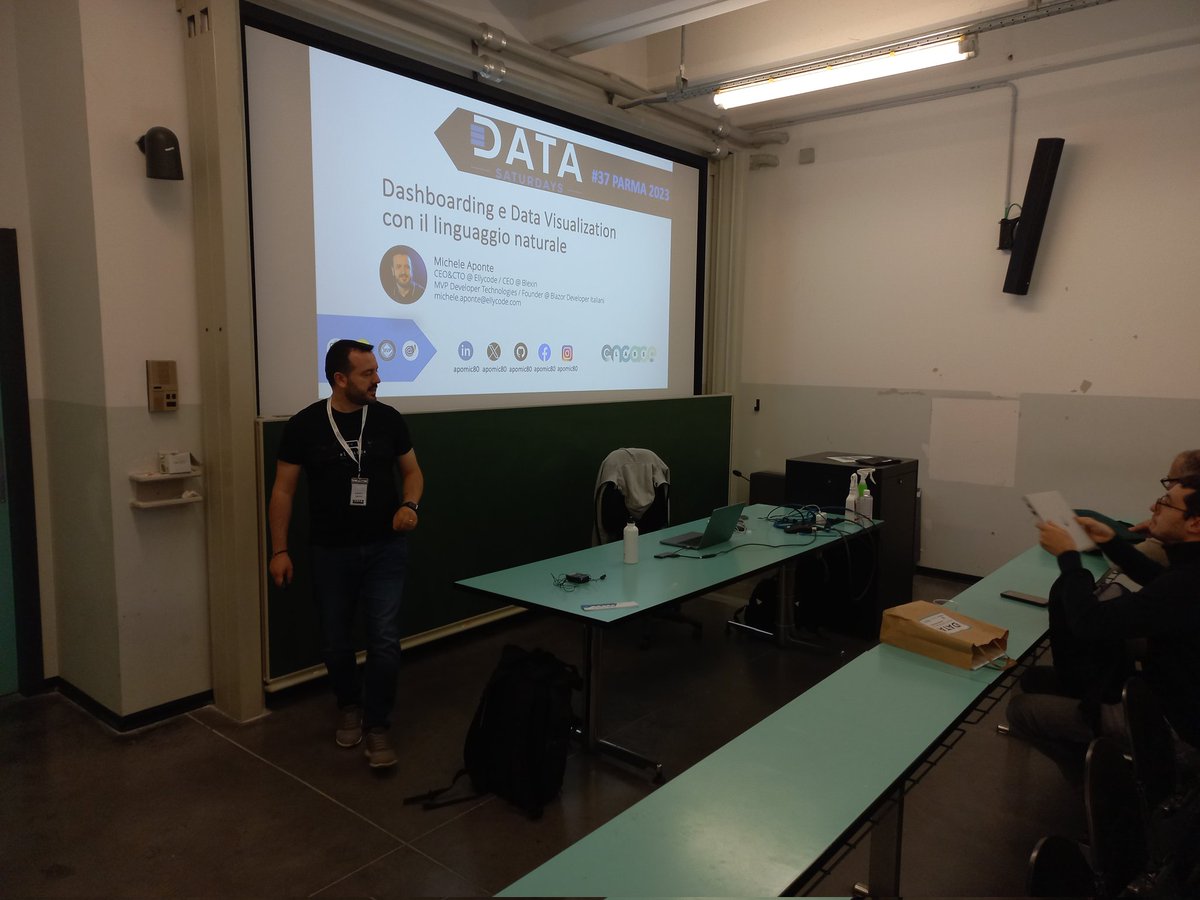 marcominerva's tweet image. È la volta di @apomic80 al #datasat Parma