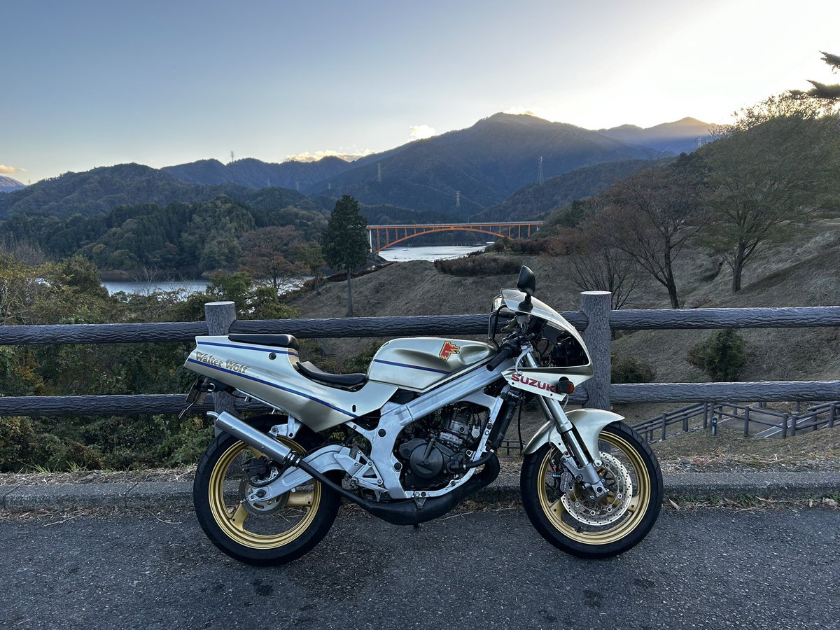 YZFdachsRZ's tweet photo. #rg125
#2スト
#鳥居原園地駐車場
めちゃカッコいいですね〜! https://t.co/JZQwQH0Axc