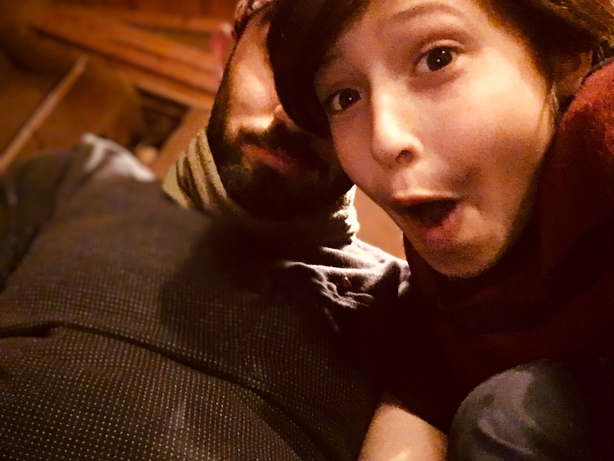 AnassYasen's tweet photo. انا الطفل اللي دمه خفيف
انا الشرس اللي قلبه مخيف
انا اللي في قلب الشتا متبعتر وقلبي كأنه خريف
أنا العايق.. انا الراضي من الدنيا بنص رغيف
تصدقني واكون كداب.. تكدبني وقلبي شريف https://t.co/iD5q2Y8xNW