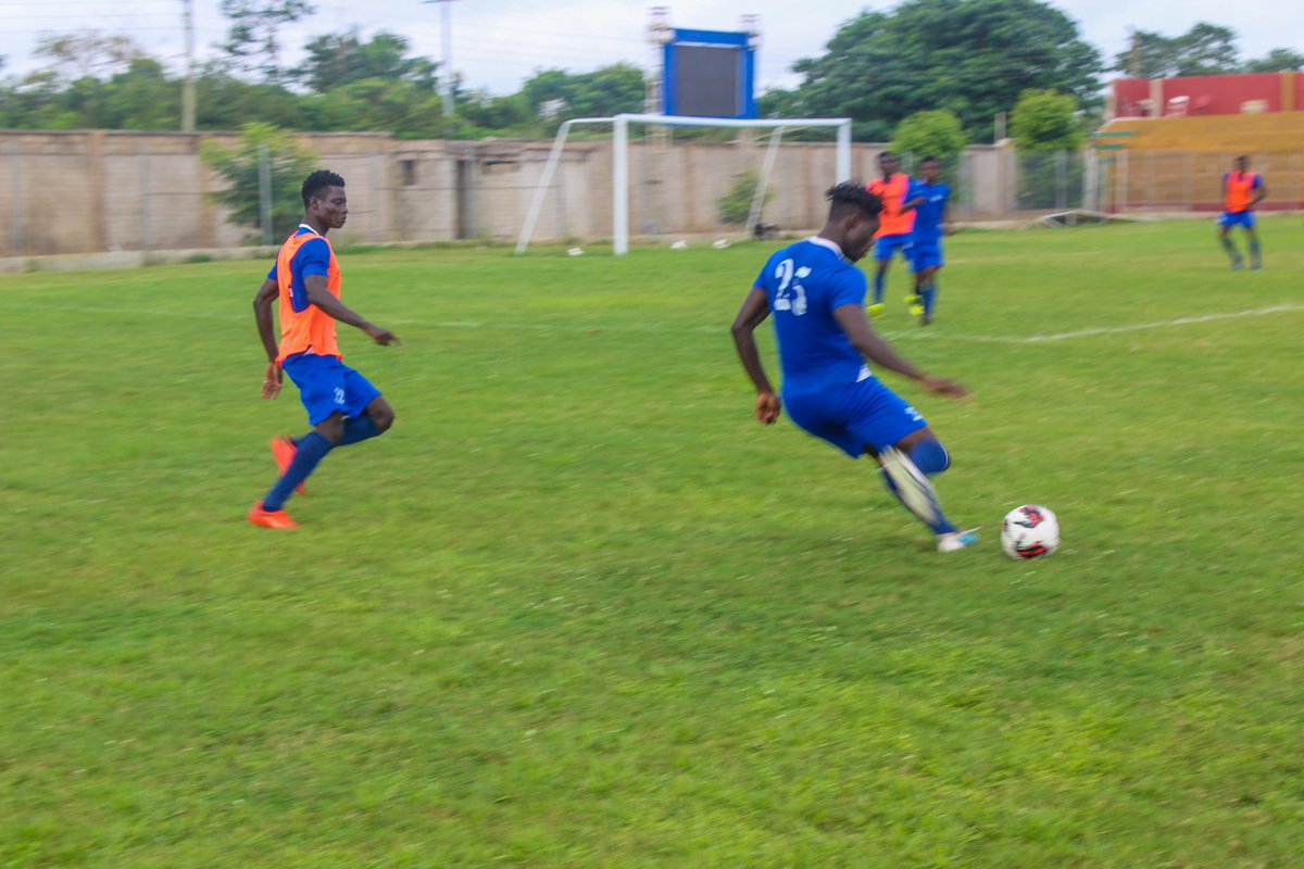 Nsoatreman_FC's tweet photo. In the pursuit of excellence, there is no room for mediocrity. ⚽️⚽️👑 #trainingtowin
Our last training ahead of our match tomorrow #bonoderby
@NHIS_Ghana @MybetAfrica @GhanaLeague https://t.co/ndrY9Owo4I