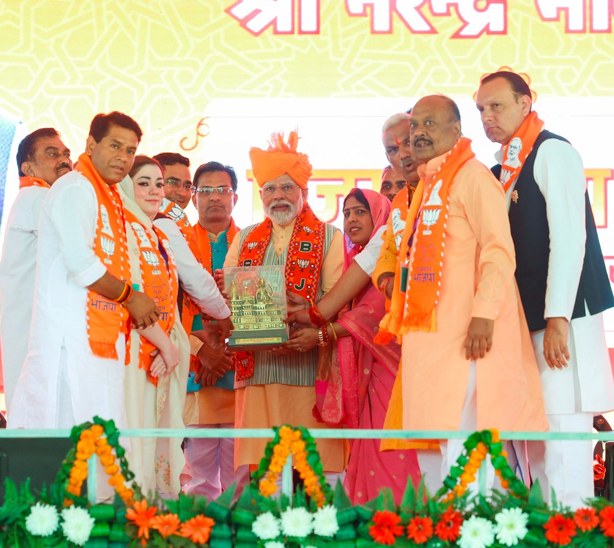 narendramodi's tweet photo. भरतपुर में उमड़े अपने परिवारजनों के स्नेह से अभिभूत हूं! https://t.co/mU0W7pTW4b
