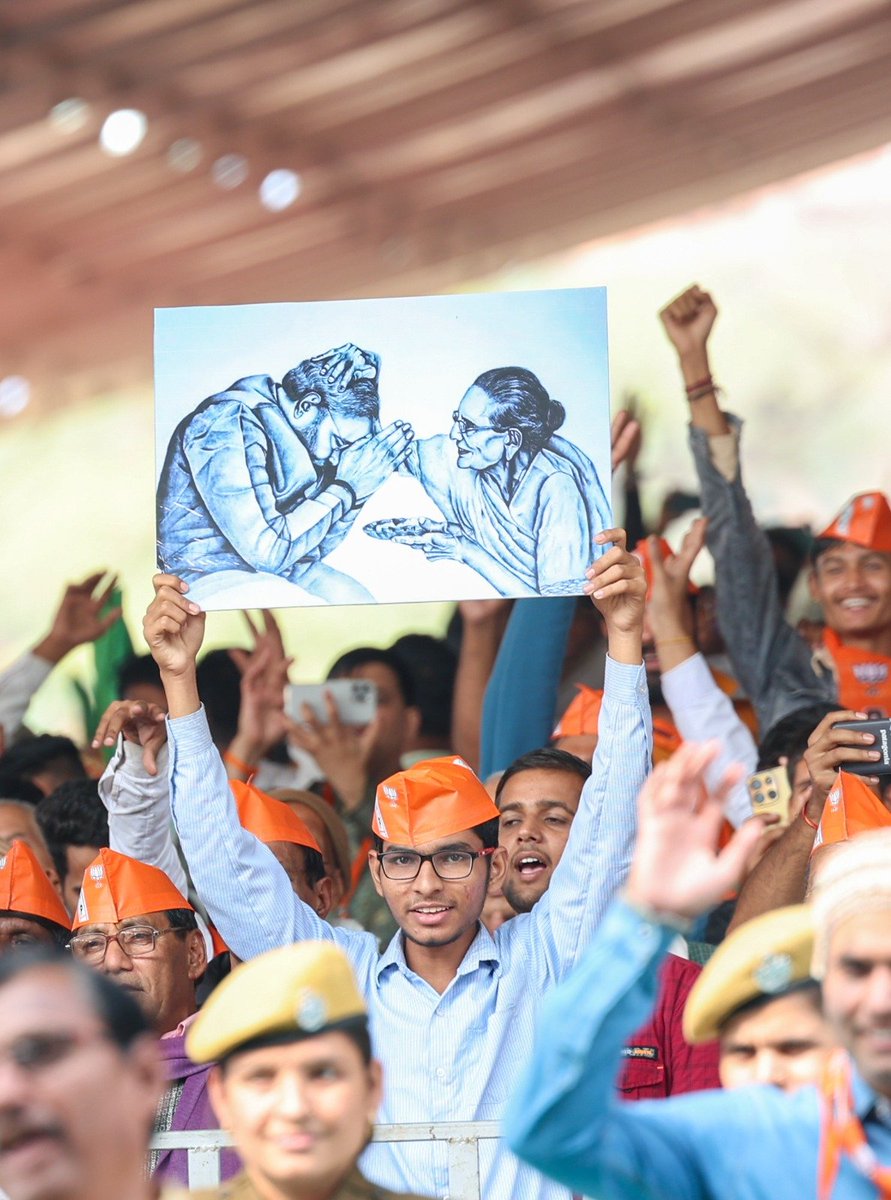 narendramodi's tweet photo. भरतपुर में उमड़े अपने परिवारजनों के स्नेह से अभिभूत हूं! https://t.co/mU0W7pTW4b