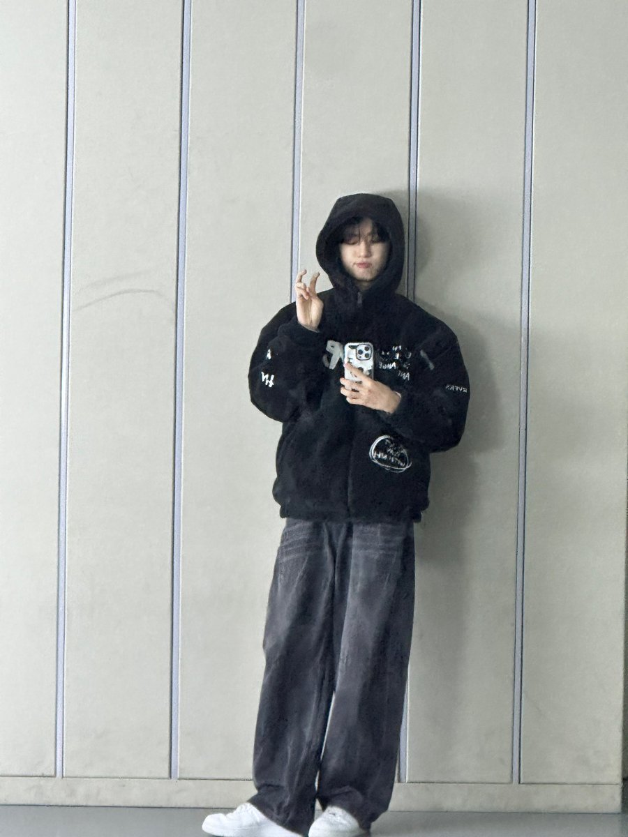 유니즈 덕분에 따뜻한 토요일 밤🌃🤍

#경문 #KYUNGMUN