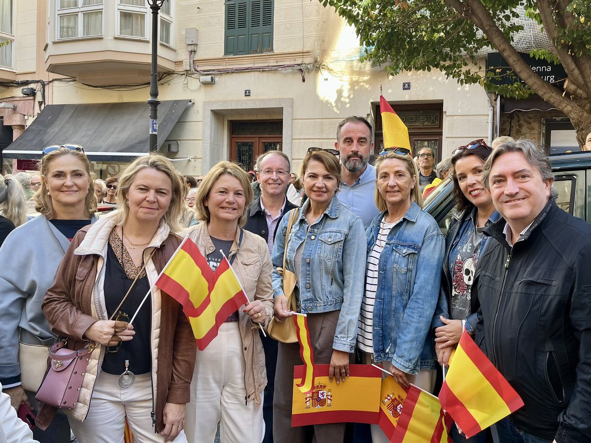 PPdeMallorca's tweet photo. Tornam a sortir al carrer per dir NO a l’amnistia i als acords que han permès la investidura de Sánchez com a president d’Espanya. Per la igualtat, la unió i la llibertat de tots els ciutadans.

#MallorcaNoSeRinde
#BalearsNoSeRinde
#EspañaNoseRinde https://t.co/K7EEgJtuTy