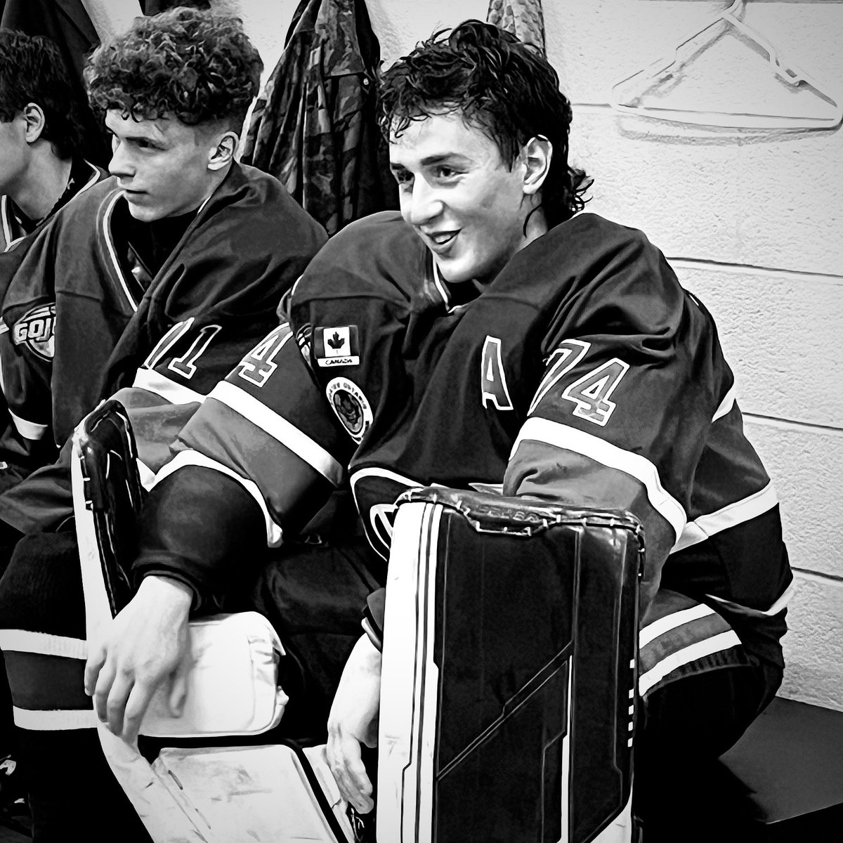 Doc: “Have you ever played goal?”

Kai: “Once when I was seven.” 

Think his smile says it all!

#GOJHL #PetalToTheMedal🌹