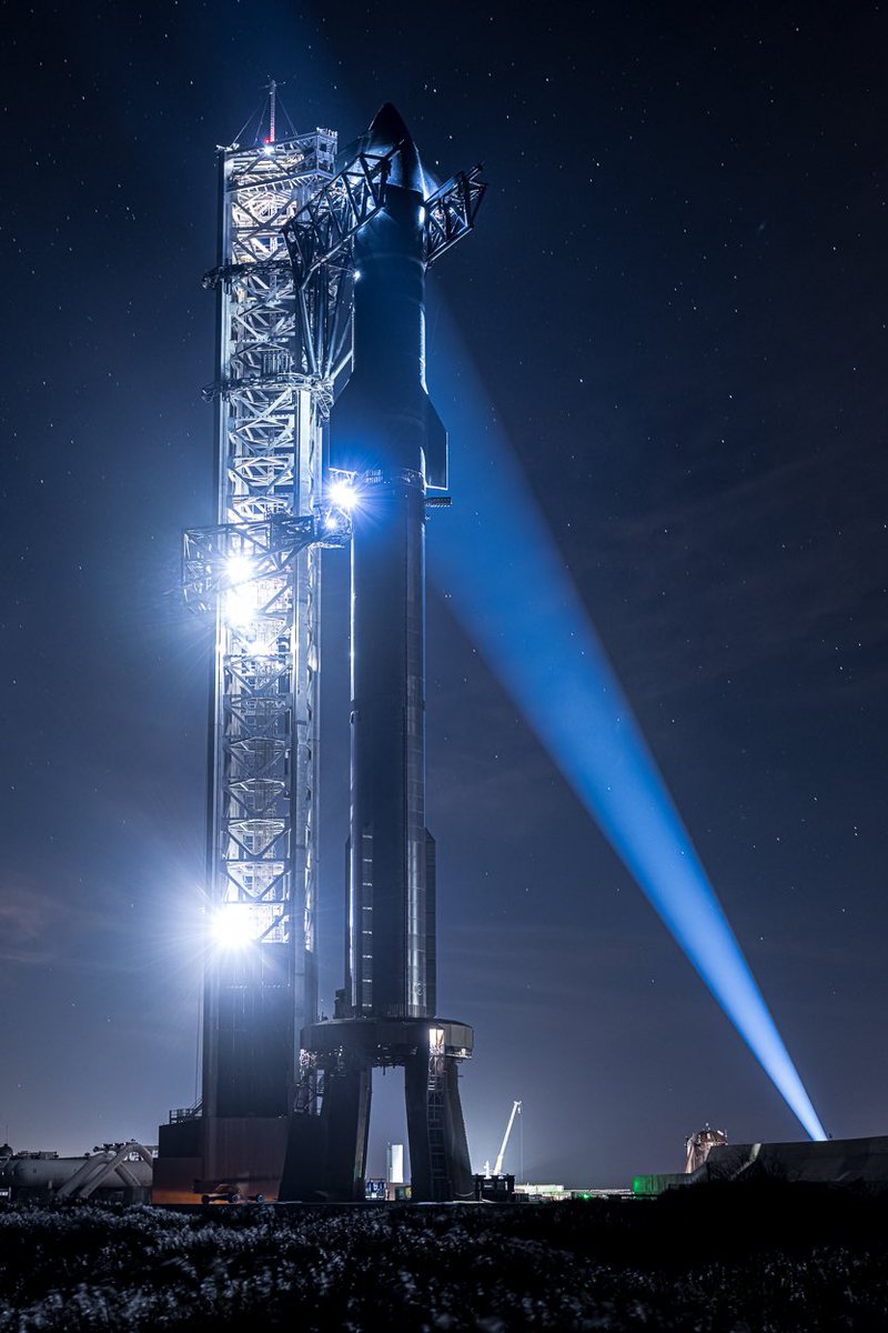 TheSpacePirateX's tweet photo. Godspeed #Starship 🚀 Good luck @SpaceX 🤞🏻

#SpaceX #StarshipLaunch #StarShipArmy #ElonMusk https://t.co/OQUqlGbFl9