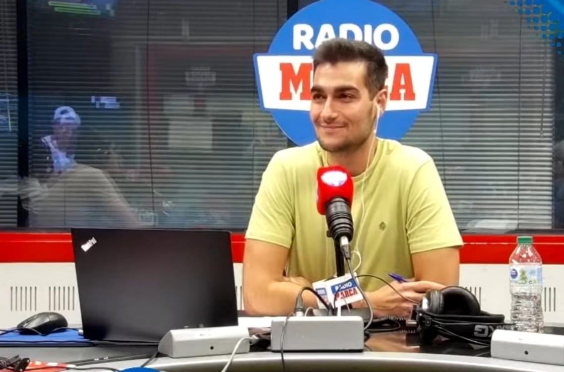 RadioMARCA's tweet image. 🚨 ARRAAAAANCA 𝐌𝐀𝐑𝐂𝐀𝐃𝐎𝐑 con @marcosbernat_
 
⚽️ Jornada 16 de @LaLiga2 
🌎 Todo el fútbol de Selecciones
🎾 Alcaraz-Djokovic en semis de #ATPFinals2023
🏍️ Sprint en #GPQatar de @MotoGP

🔥 Y mucho más...

👉 𝗩𝗘𝗡𝗧𝗘 a @Marcador

📻 radiomarca.com