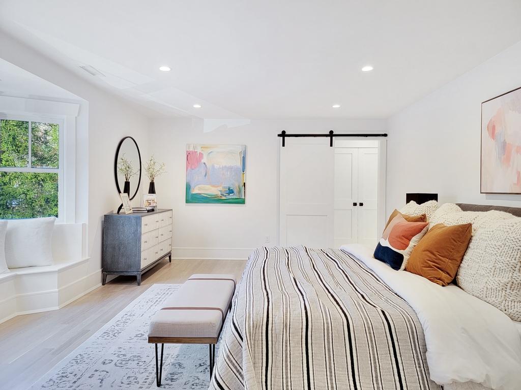 BAStaging's tweet image. Swipe right to discover a captivating design that will surely standout in the market 🤩🏠

Your property is next, Contact us now!

#BAStagingInteriors #StandoutDesign #InteriorDesign