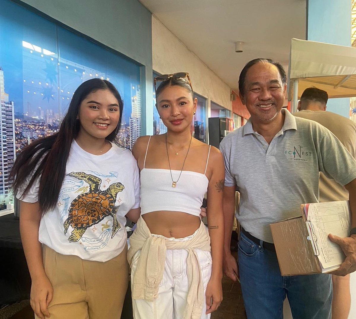 Pursuing #ZeroWasteLiving with good friends and family 🌱

Kudos to everyone at #vegfestpilipinas for making our #sustainableevents dream a reality 🥹

#nadinelustre 📷econestph (11/18/2023)