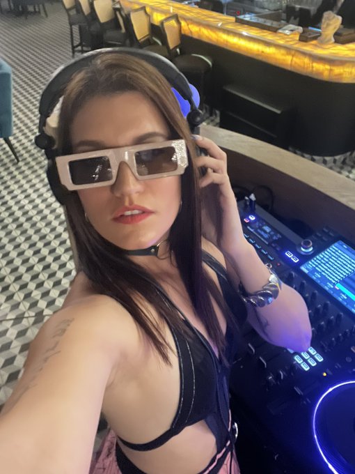 Love for music https://t.co/6aoLMVdS2t<a href="/tag/nsfwcontent"class="tags"><span>#nsfwcontent</span></a><a href="/tag/onlyfansgirl"class="tags"><span>#onlyfansgirl</span></a><a href="/tag/onlyfansbabe"class="tags"><span>#onlyfansbabe</span></a>