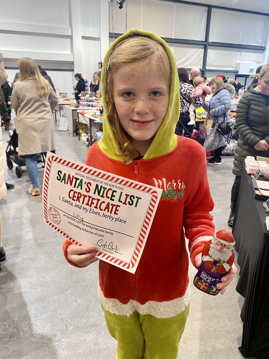 Fun meeting Santa &amp; Mrs Claus <a href="/GrangemouthHS/">Grangemouth HS</a> Christmas Fayre 🎅🏽🤶🏽 Thank you 🎄🎅🏽😊