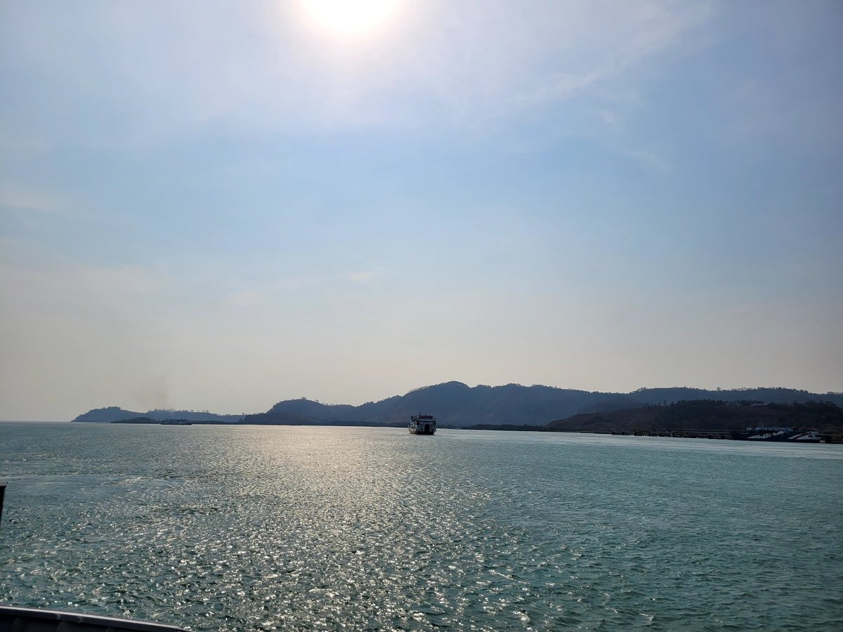 NatchaJo's tweet photo. First time crossing Sunda Strait in local fashion taking the smooth, AC 'Ferizy' boat. This proud state-owned ferry service ensures the ppl of Indonesia, the world's largest archipelagic state, are well connected. Reservation was easy, fully digitized, though no English yet. https://t.co/mJzoDlum11