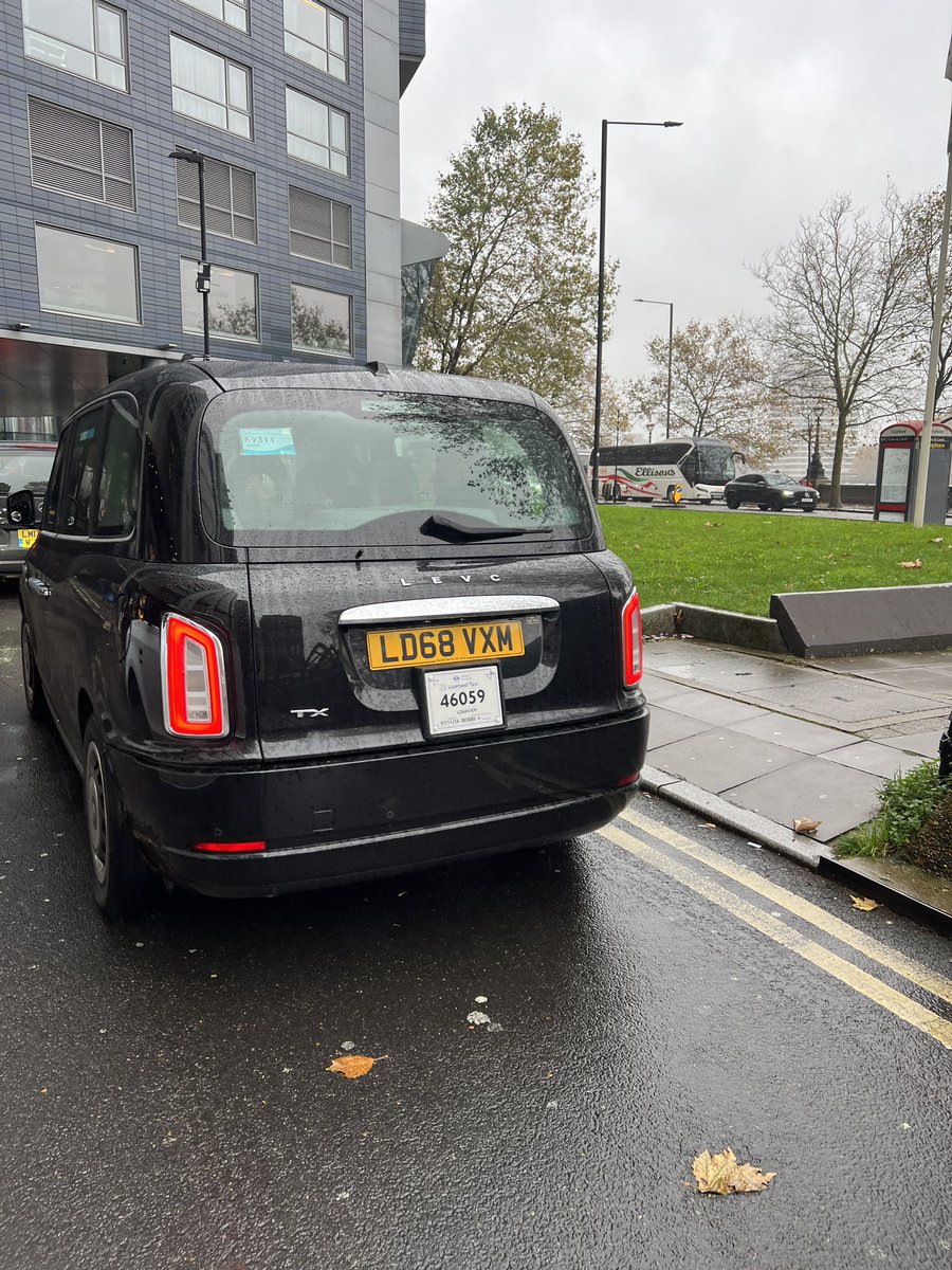 A3ALEXANDER's tweet photo. @tfl this driver does not deserve to drive a taxi shocking behaviour, complaint pending you   Idiot.

#tfl #londontaxi https://t.co/Lu8NYJZNnn