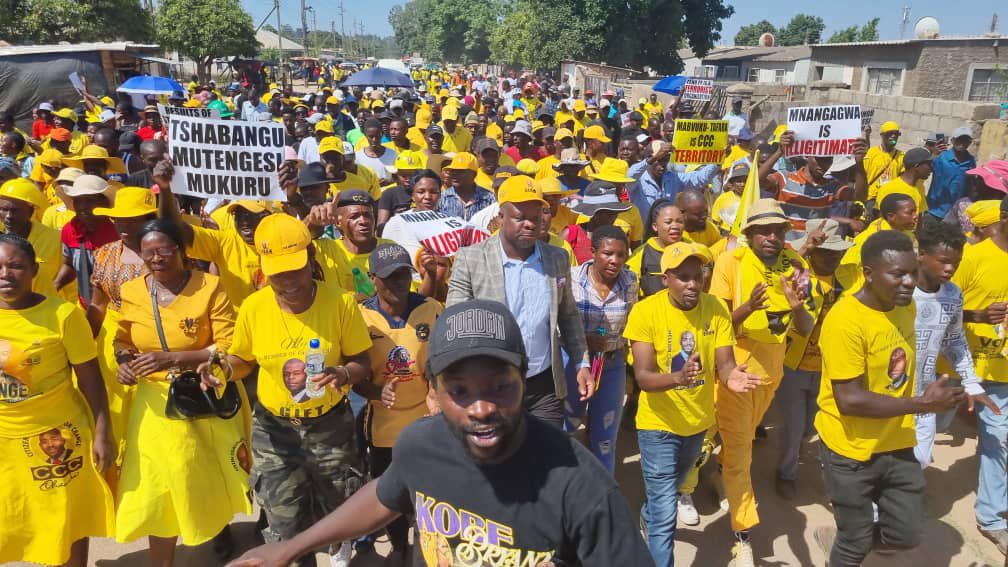 CCCZimbabwe's tweet photo. Thousands of Citizens have gathered here in Mabvuku to pay their last respect to Pastor Masaya who was brutally murdered for believing in a New Zimbabwe. #RIPMasaya https://t.co/eA3kHOo3dq