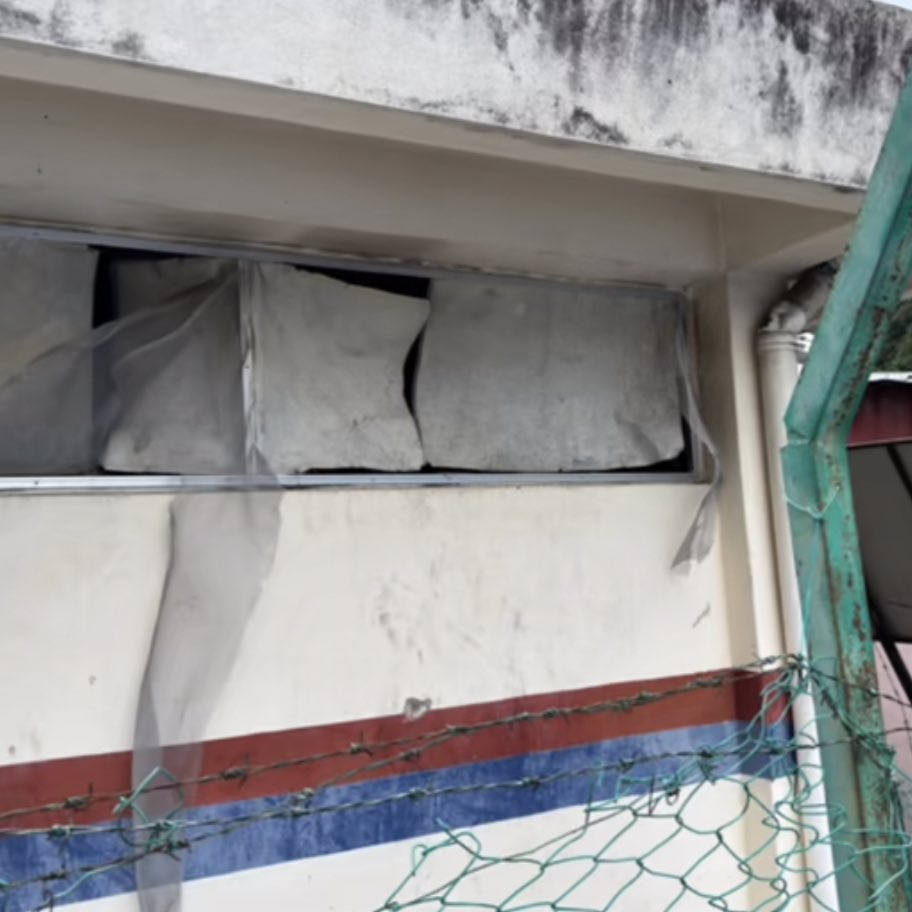 akmysf's tweet image. pecah masuk, lompat terus landing atas bare wire. masak