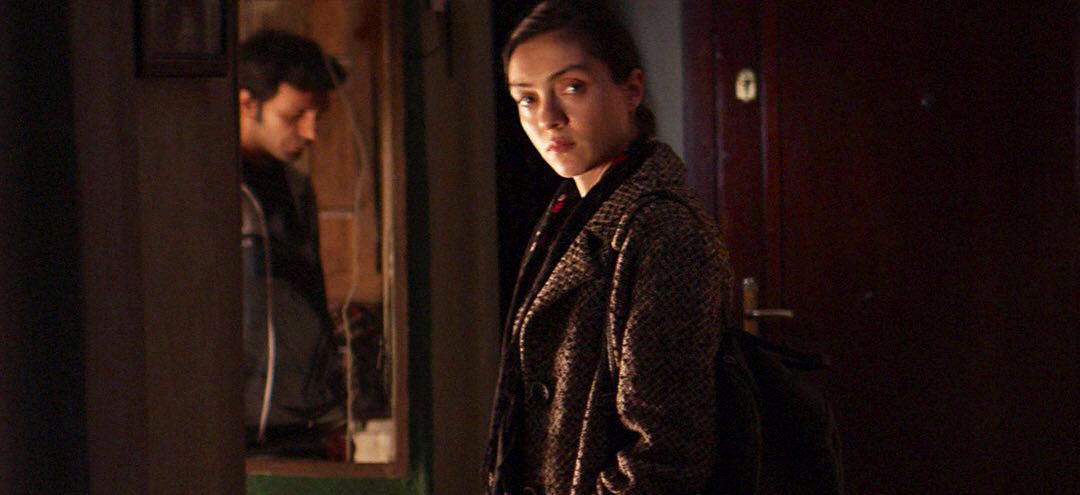 "Onu değil, onun ötesini düşlemiştim ben. Ama biliyordum, aramızda yine çığlıklarımızın birbirine ulaşamayacağı kadar derin ve geniş bir uçurum, bilinçlerimizin yakınlaşamayacağı kadar acımasız bir uzaklık vardı." 

🎬Kuru Otlar Üstüne - NBC