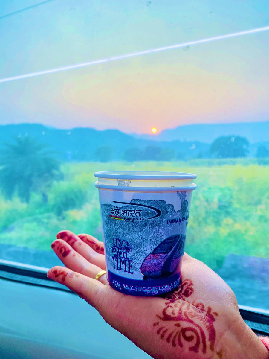 rohantdv's tweet photo. #vandebharatexpress #mumbaitopune 
#travelling 
#IndianRailways https://t.co/u9LmrEdPrl