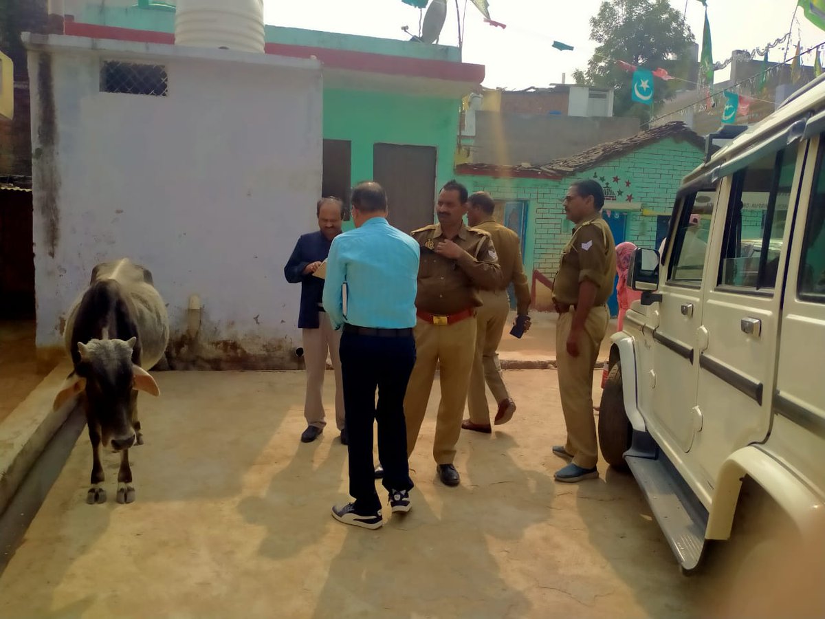 dvvnlmahoba's tweet photo. अधिशाषी अभियन्ता (सं०),वि०वि०मण्डल,महोबा द्वारा वि०वि०ख०प्रथम,महोबा के अंतर्गत विधुत चोरी के फलस्वरुप शमन वाले प्रकरणों मे OTS योजना के अंतर्गत उपभोक्ताओं को लाभान्वित करने के लिए घर घर जाकर उपभोक्ताओं से संपर्क कर एक मुश्त समाधान योजना के बारे मे जानकारी प्रदान की गई और_ https://t.co/yfj5u8LCic