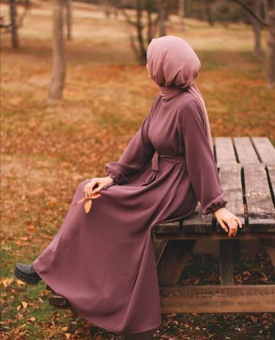 الصــــمــــت أحيــاناً يريحــنا ...
واحيــاناً العــكس تمــاماً .. 
يــمزق أحــشائنا من الداخــــل.