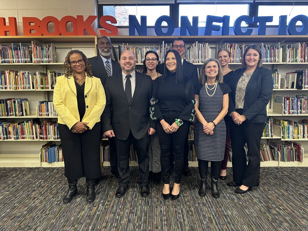 ChrisR_RCSD's tweet photo. Delaware was selected as 1 of 5 states to receive the States Leading Recovery Grant by @Accelerate_US. @LewisBeeNews, we're making the most of this w/@ReadingAssistDE, who provides high-dosage tutoring to accelerate learning for our students! #Beelingual #Beelieve #BeeLiteracy https://t.co/R4Ax6QVIhP
