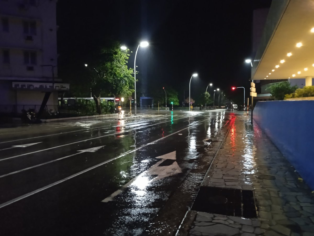 rauldejesusvm's tweet photo. Así amanece La Habana este sábado. Una madrugada que llama su atención por la lluvia y sin derecho a que el sol reserve su espacio acostumbrado. https://t.co/GHEdVh7pQb