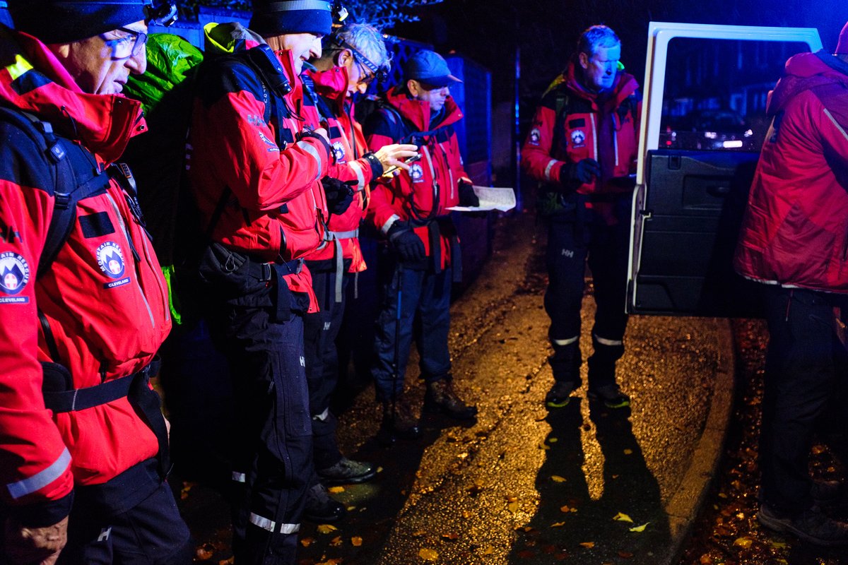 CALL-OUT 45/2023 SAT 18TH NOV 2023 Overnight search at Gt Ayton on behalf of @NYorksPolice and supported by Mountain Rescue Search Dogs Eng (NE) and @scarrescue. Vulnerable missing person found cold & wet by local resident. 18 members, 8-hours. Details: clevelandmrt.org.uk/incidents/sear…
