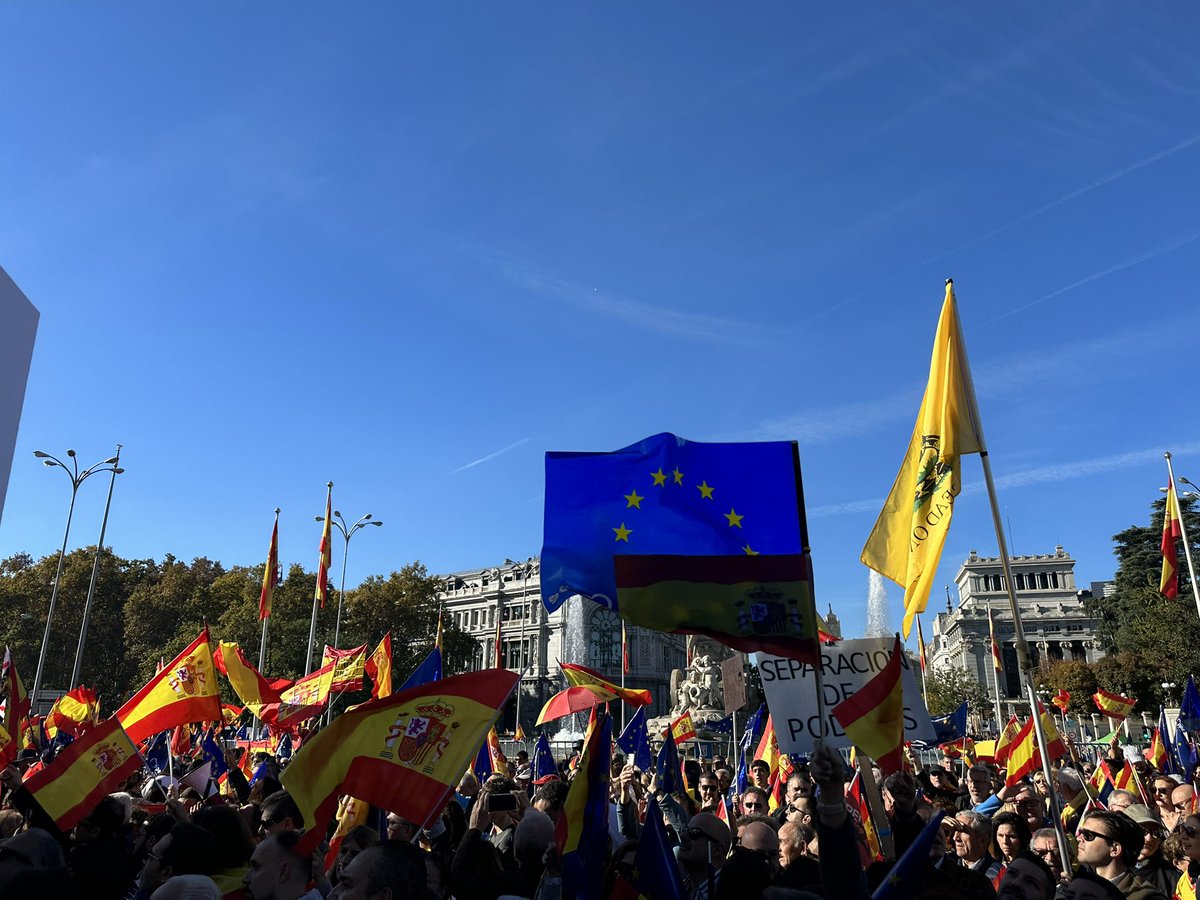 Jorgeggr_83's tweet photo. Y España despertó.

#NoEnMiNombre 
#Cibeles18N
#MeGustaLaFruta https://t.co/wyPpMLSHOV