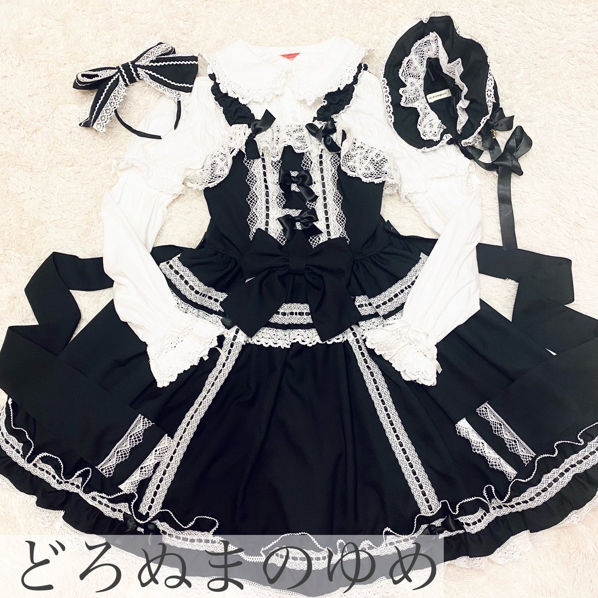 one_earth_r's tweet photo. 今日届いたばかりの新作ロリィタ服🎀
今回は黒と青チェック🍀セットの頭ものはハーフボンネットとカチューシャが選べるようになりました👌🏻
前からある赤も含めると三つ子コーデが完成💓
こちらはどろぬまのゆめさん @doroyume の作品です❣️
早速今日レンタルされました🥰
#ロリータ
#仙台 https://t.co/qQsLdULAqc
