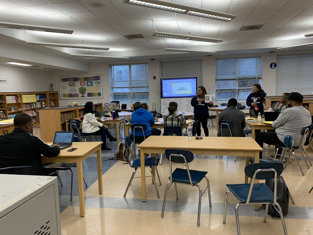 vhit2003's tweet photo. #ELDExcellence 
Facilitated PD about ELD Strategies to our Specialists and Paraprofessionals. 
@Panorama_ES_ 
@Patrici44782991 
@ELDInnovator 
@MsZanghi_ESOL https://t.co/zLoDcxIMbe