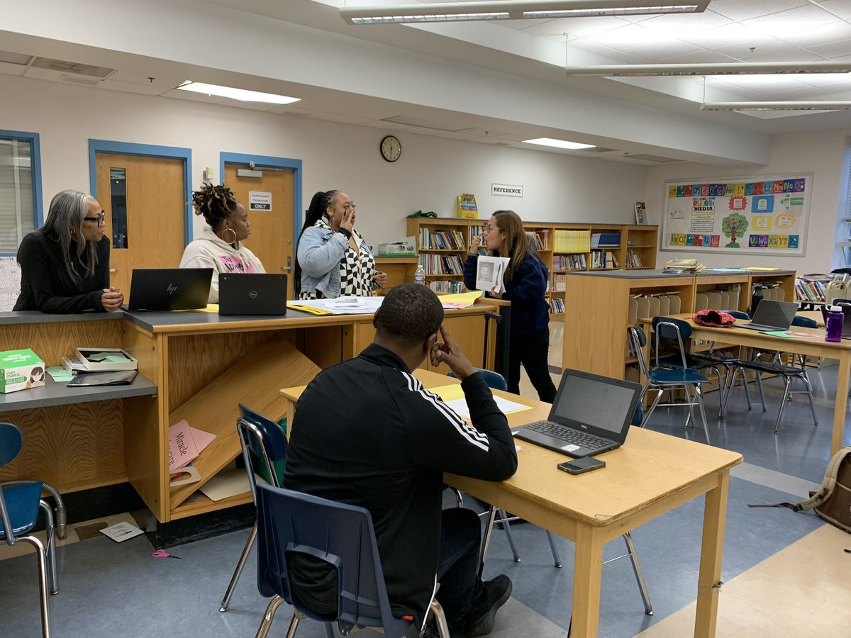 vhit2003's tweet photo. #ELDExcellence 
Facilitated PD about ELD Strategies to our Specialists and Paraprofessionals. 
@Panorama_ES_ 
@Patrici44782991 
@ELDInnovator 
@MsZanghi_ESOL https://t.co/zLoDcxIMbe