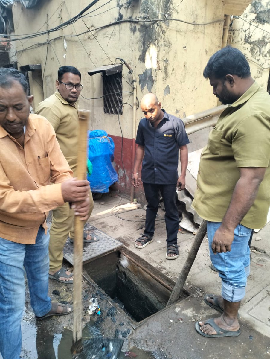 980Sahir's tweet photo. Trombay paily pada mein tabrez jabali ke office ke paas ki galli mein sewer line blockage thi to meri complain per use saaf kar diya gaya hai.

Ahmad Sahir Chougule from Congress Party. https://t.co/18ZQJaZycA