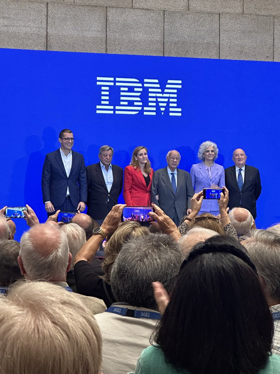 AlejandroBenit8's tweet photo. Emocionante despedida del “edifico IBM de Santa Hortensia” @IBM    

Celebrar y Recordar https://t.co/czt3o9lpYM