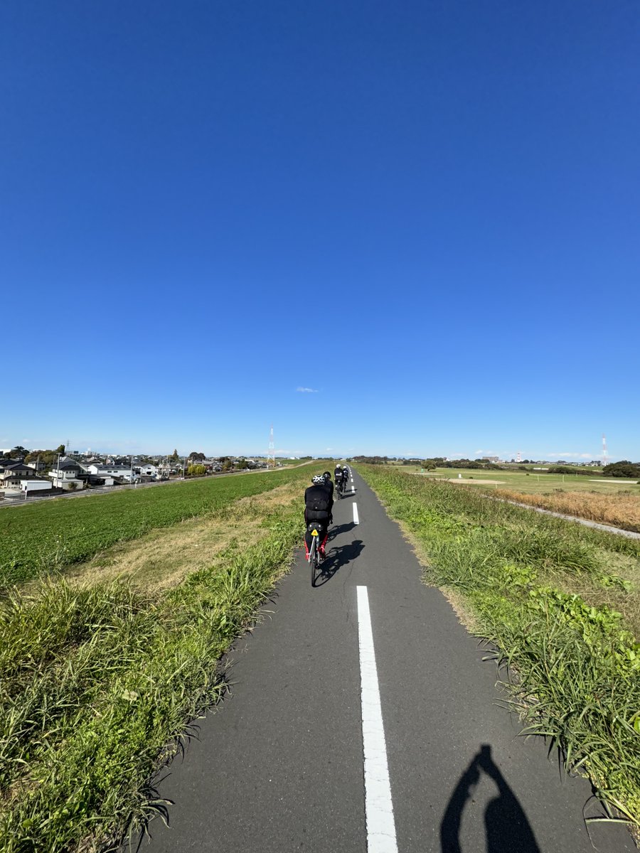 ebitenKhoda's tweet photo. 今日のハイライト!
KBOCのオーナーズライド参加しました!東越谷店から吉川三郷方面に抜けていって江戸川沿い登って竹林カフェにて休憩。その後龍Q館行って川渡って清水公園で写真撮影して帰ってきました!めっちゃ楽しかったです!
#ロードバイク #KhodaBloom #KBOC https://t.co/gm9TT9qMSe